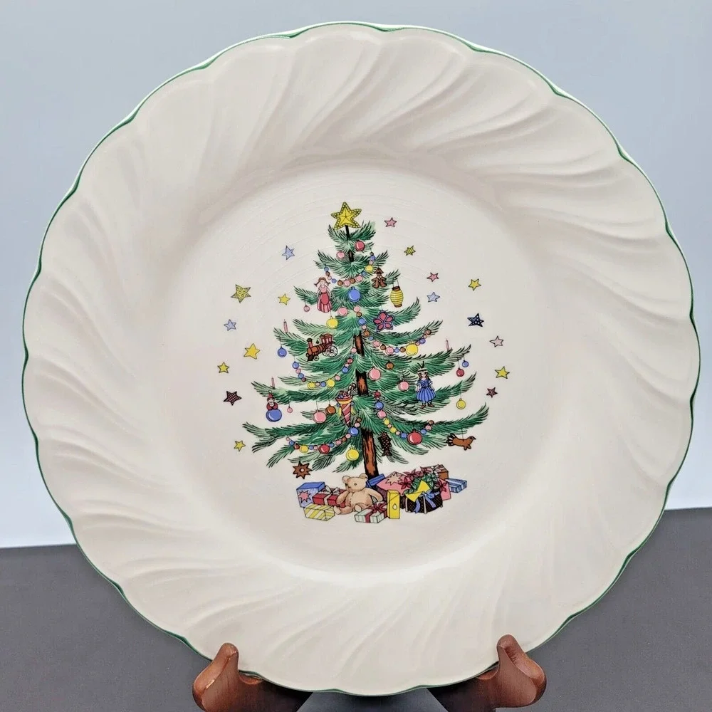 Nikko Happy Holidays Christmas Swirl Dinner Plates 10.75